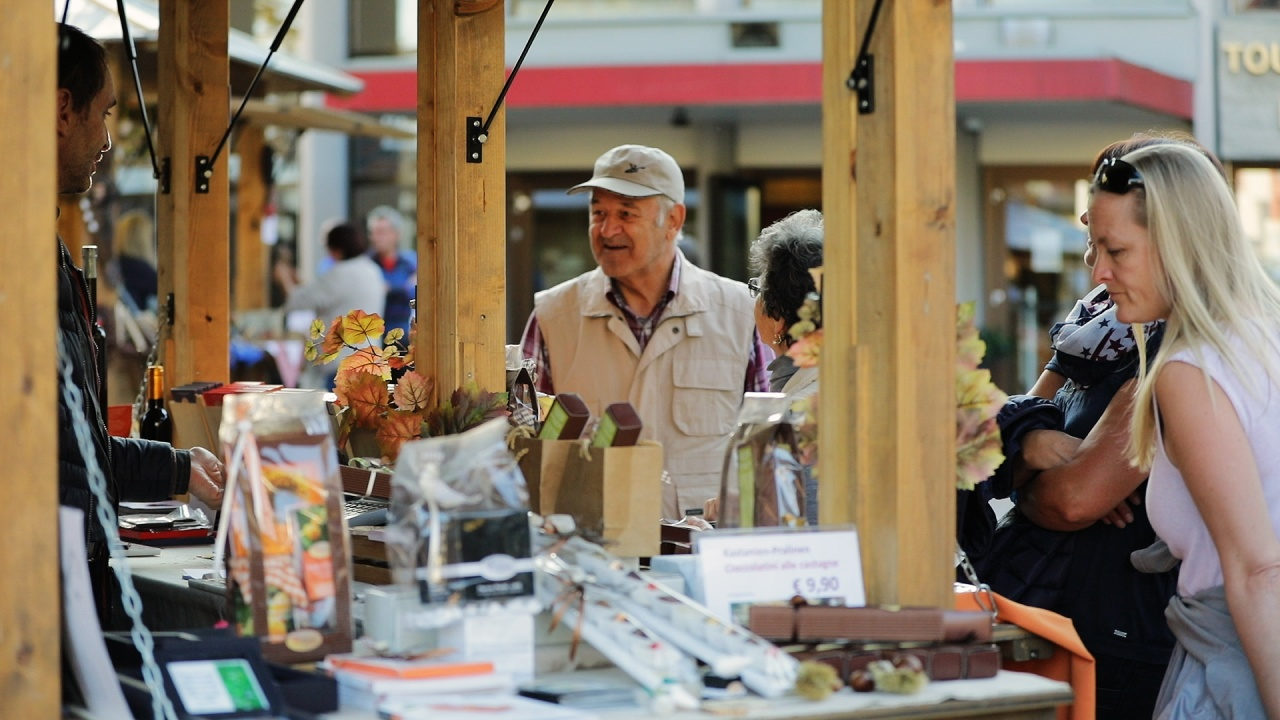 Mercato Del Contadino A Lagundo Peer Tv