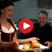 Rindsgulasch mit Speckknödeln