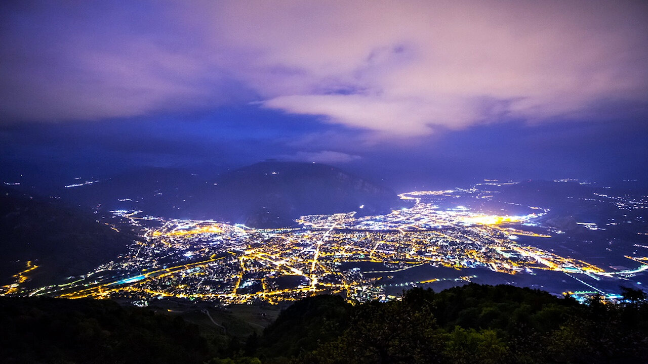 Evening mood above Bolzano - Peer.tv