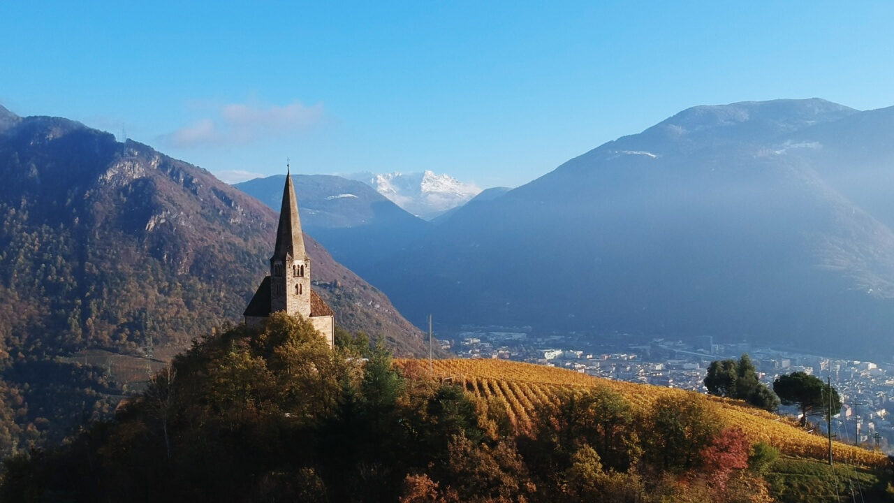 St. George Chapel at San Genesio - Peer.tv