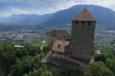 Schloss Tirol aus der Luft