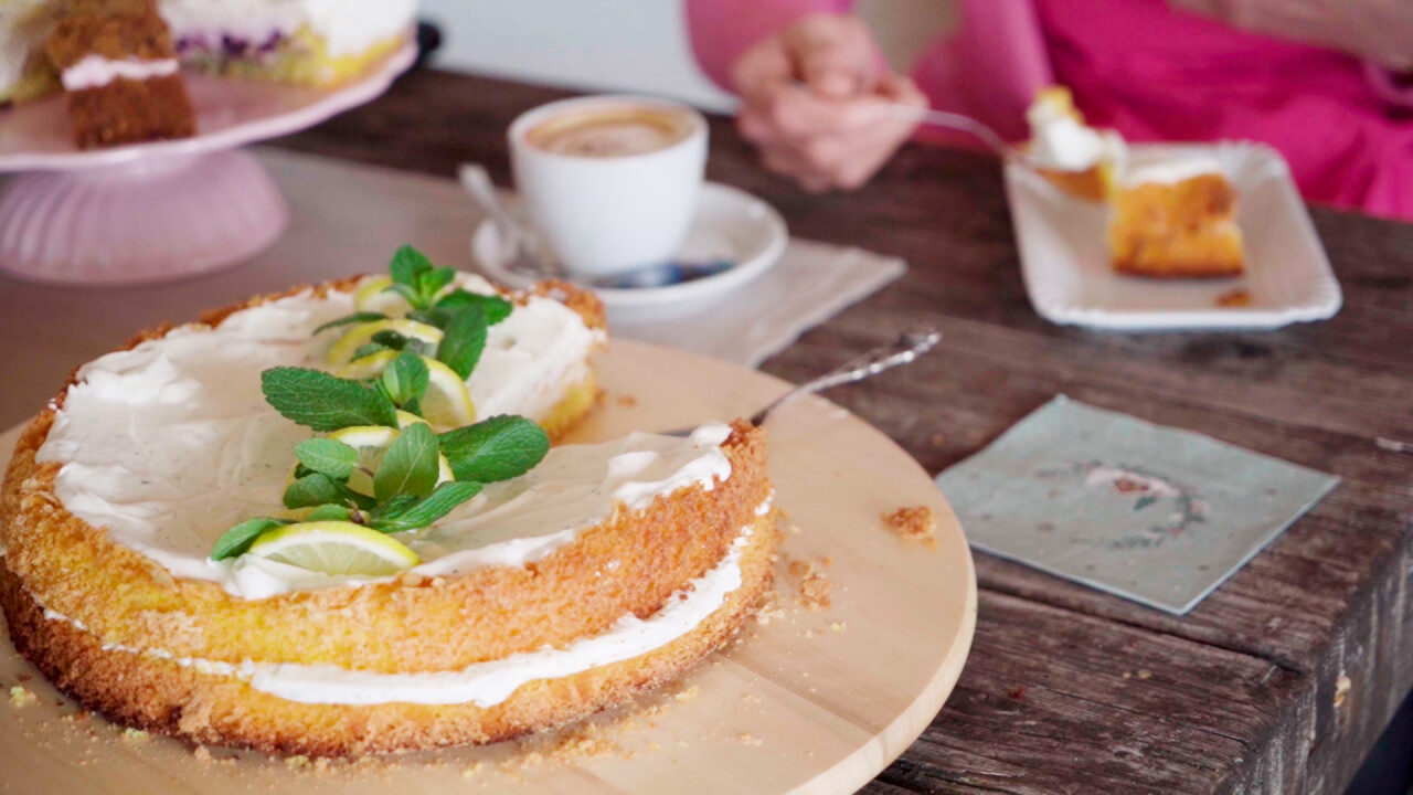 Bettina's Kitchen Stories: Hugo Cake with Wally - Peer.tv