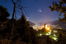 Sonnenuntergang bei Schloss Tirol