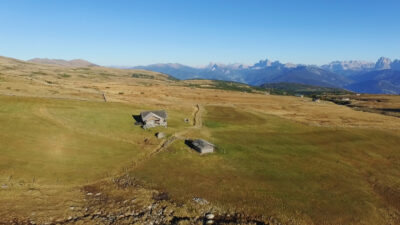 Die Villanderer Alm aus der Luft